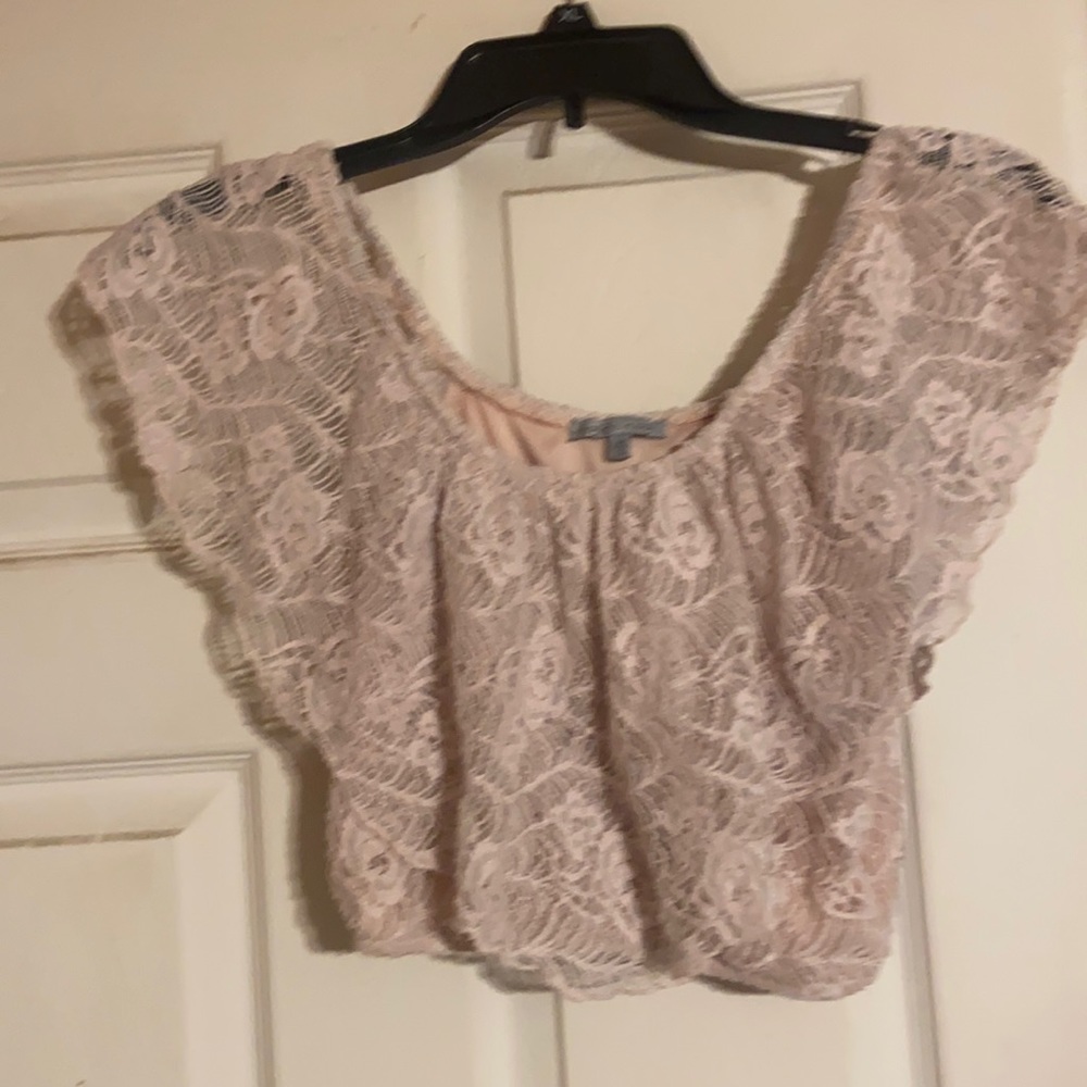 Off the shoulder soft pink cropped tee